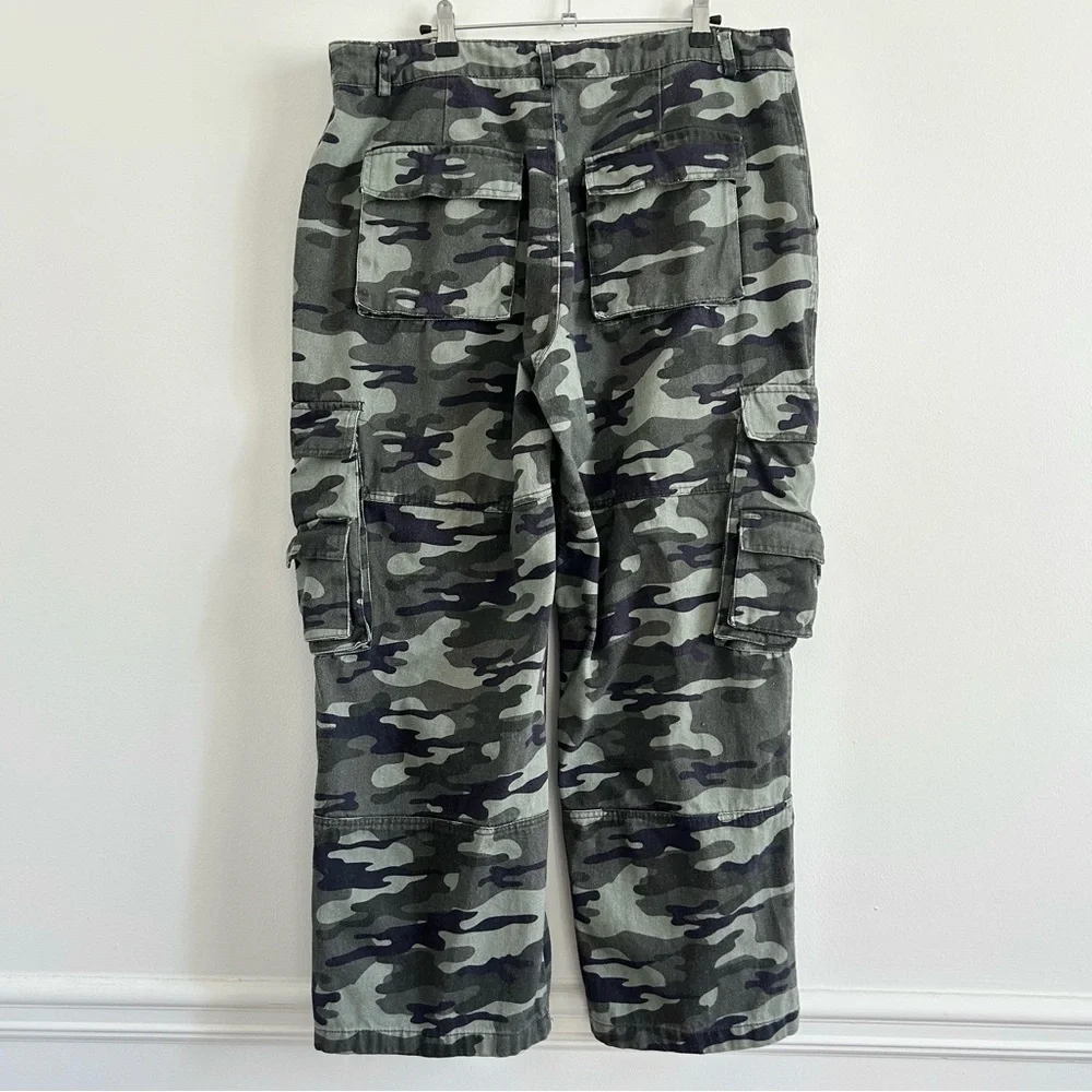 High-Rise Wide-Leg Cargo Jeans in Green Camo - Picture 8 of 14